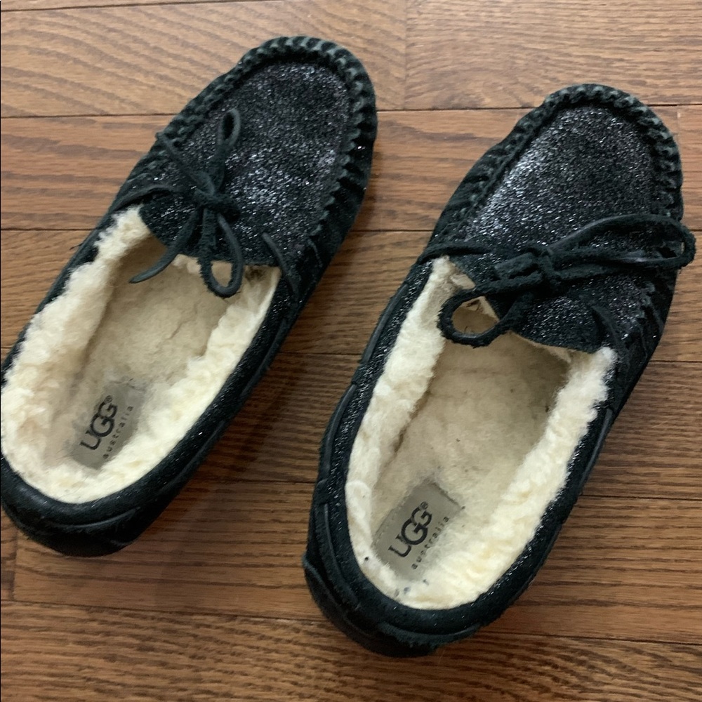 Black Uggs Slippers